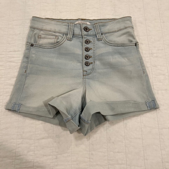 WESTERN POCKET ROLLED HEM DENIM SHORTS